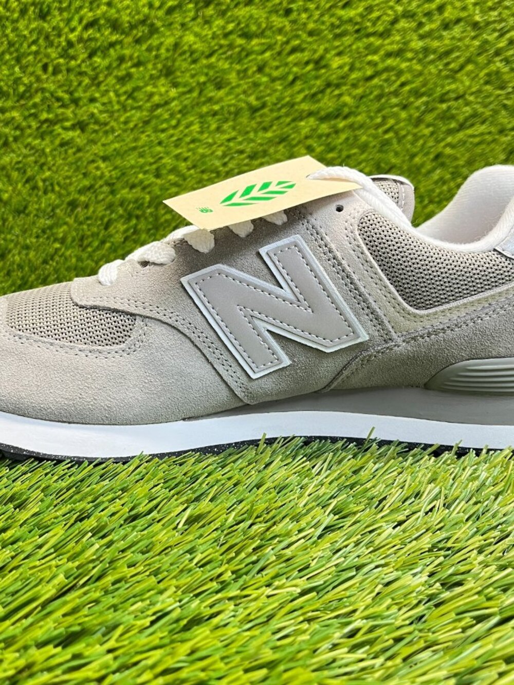 New Balance 574 Classic Mens Size 8 Gray White Athletic Running Shoes Sneakers - Picture 2 of 10